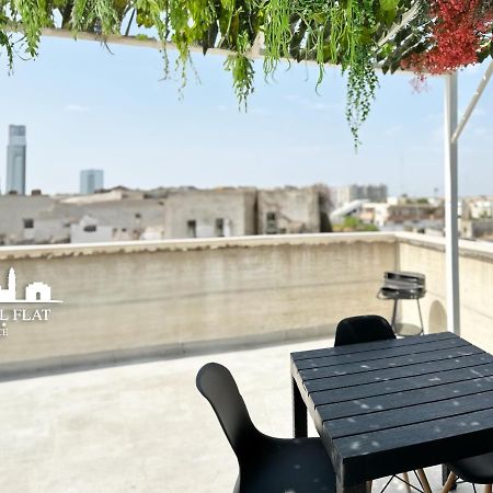 Lecce Central Flat - Attico Con Patio E Parcheggio Privato Apartment Bagian luar foto